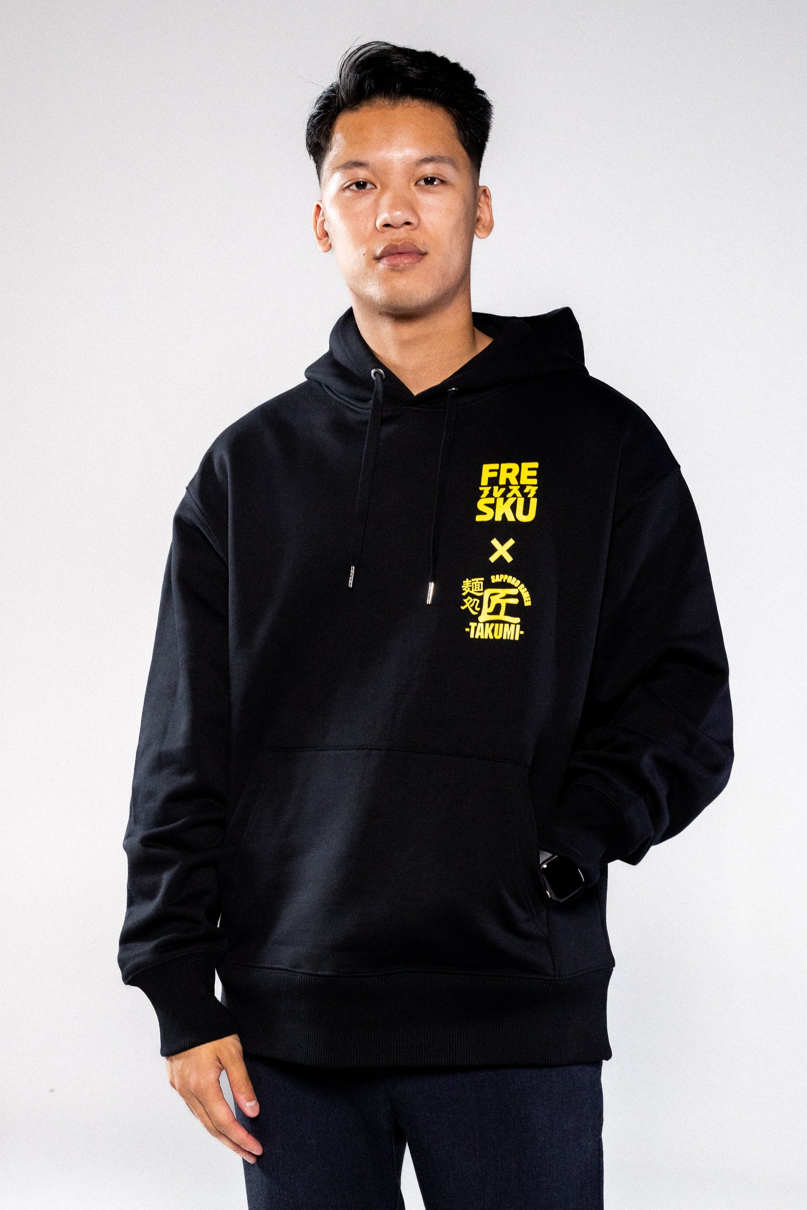 Fresku x Takumi Schwarzer Hoodie, Bild 4