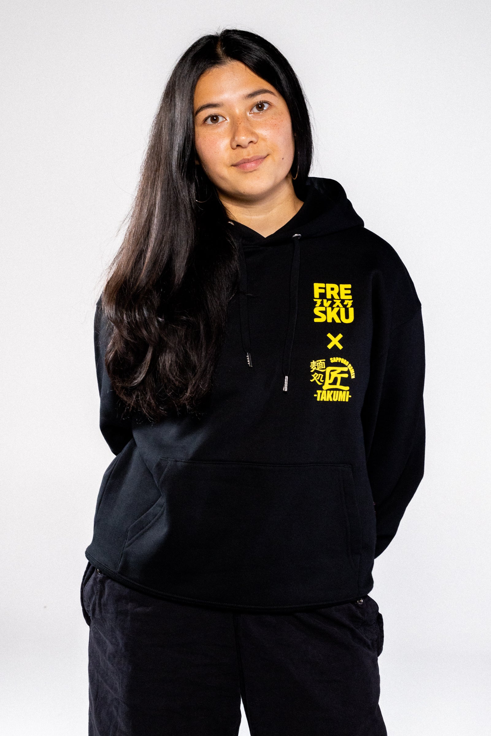 Fresku x Takumi Schwarzer Hoodie, Bild 1