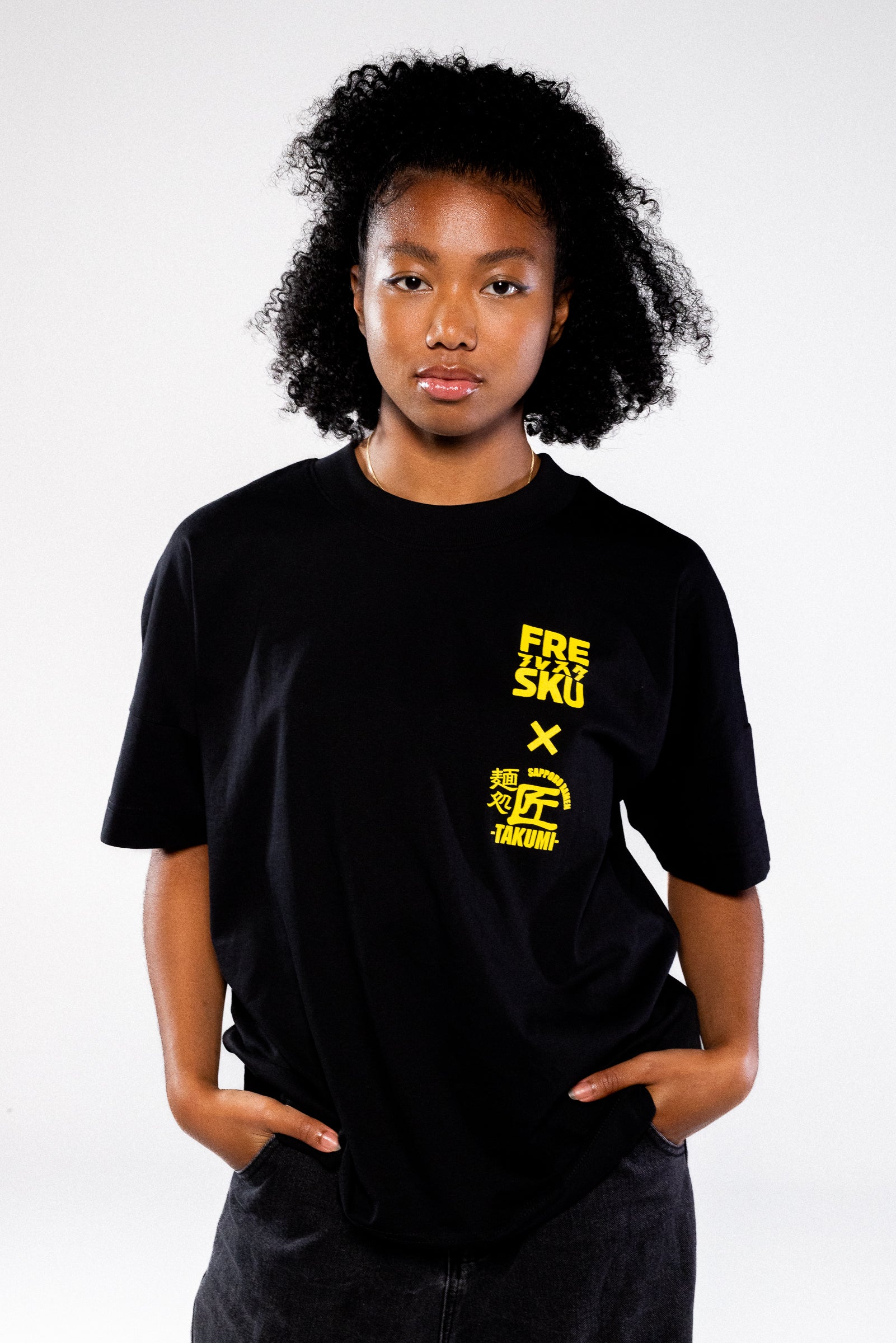 Fresku x Takumi Schwarzes T-Shirt, Bild 1
